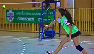 Vicentina promove Curso de Badminton