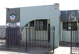 Mãe e padrasto são presos em flagrante por maus-tratos após denúncia do Conselho Tutelar
