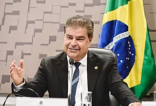 Nelsinho Trad entrega na Comissão Mista de Orçamento relação das emendas de bancada