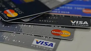 A mando de golpistas, mulher reinstala 'app' de banco digital e perde R$ 6,5 mil