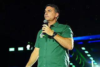 Flávio Bolsonaro contesta derrota nas urnas e anuncia pedido de anulação da eleição