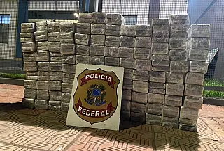 Carga de 250 quilos de cocaína é apreendida em caminhão na fronteira