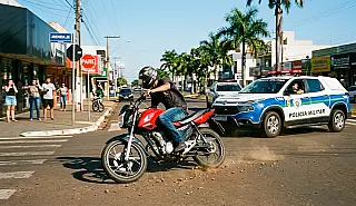 Homem foge da Polícia Militar, sofre queda e é detido em Cassilândia