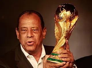 Morre Carlos Alberto Torres, capitão da seleção tricampeã de futebol