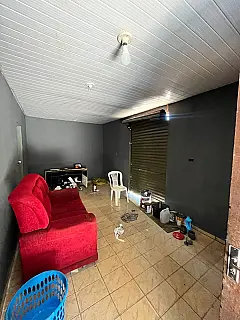 Mulher escapa de 'tribunal do crime' e sete são presos por tortura