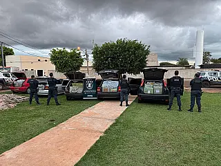 PM apreende veículos com mercadorias ilegais
