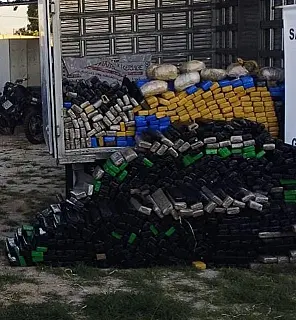 Caminhão com 860 kg de drogas é apreendido após perseguição em Santa Rita do Pardo