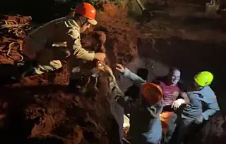Corpo de Bombeiros resgata criança que caiu em buraco de obra em Ivinhema