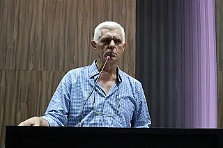 Vereador Valdecir faz uso da palavra para falar sobre as praças da cidade