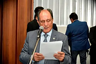 Zé Teixeira solicita asfalto, iluminação e drenagem para Dourados
