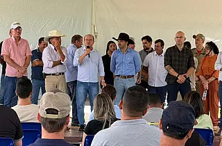 Governo do Estado entrega obras de educação e infraestrutura em Tacuru
