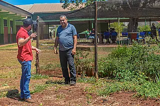 Hortas escolares de Selvíria recebem adubo ecológico