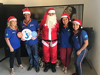 Equipe da Jota FM Deodápolis realiza Natal Solidário.