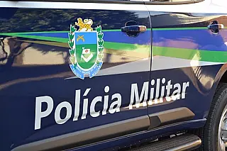 OUÇA: Embriagado causou acidente, e em um clube, homem se feriu com garrafada