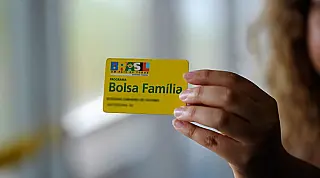 Governo prorroga suspensão de revisões do Bolsa Família
