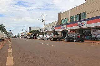 Movimento no comércio dobra neste final de semana e comerciantes pensam positivo