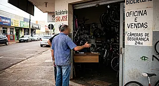 Homem denuncia furto de uma bolsa com documentos pessoais, dinheiro e um cheque