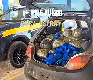 PRF apreende grande quantidade de maconha e skunk após perseguição a veículo