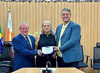 Câmara de Aparecida do Taboado apresenta pedidos de melhorias e homenageia servidora