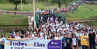 Evento reúne 1,5 mil pessoas em ato pelo fim da violência contra a mulher