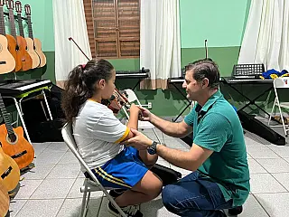 Projeto de música clássica incentiva aprendizado e disciplina no Instituto Dom Afonso Maria Fusco
