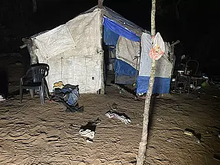Bebê morre após ser atacado com foice durante invasão de casa