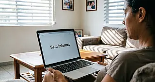Empresa de internet é condenada a pagar R$ 6 mil a moradora em Paranaíba.