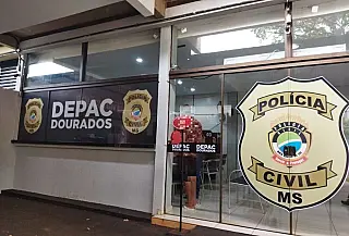 Espancada pelo marido bêbado, mulher pede ajuda da vizinha por WhatsApp em Dourados