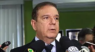 Suspeito de assassinar dois policiais é morto em confronto com a polícia