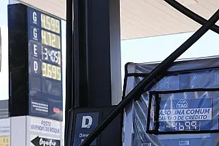 Fiscalização flagra bombas depositando menos combustível que o informado em postos de MS