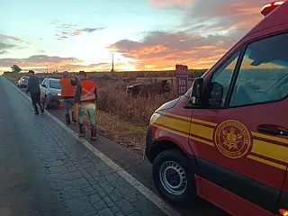 Motorista fica ferido após capotamento de caminhonete na MS-141