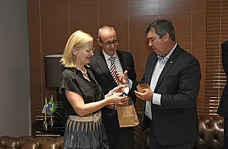 Governador Eduardo Riedel recebe embaixador da Áustria no Brasil