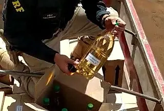 Polícia apreende carga de vinho irregular durante abordagem na BR-163
