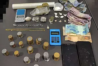 Casal é preso suspeito de traficar na presença dos filhos menores de idade