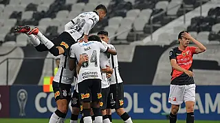 Corinthians se despede com goleada em São Paulo
