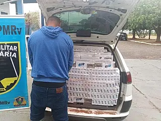 Homem é perseguido e preso com 2 mil pacotes de cigarros contrabandeados