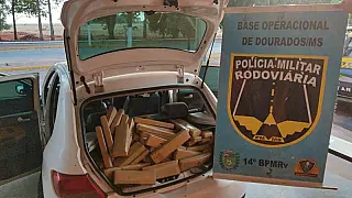 Homem com carro com placas de Deodápolis é preso transportando quase 400kg de maconha