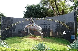 Terra dos 60 dias Apaixonada em festa de aniversário