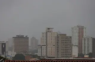 Semana começa com tempo instável e temperaturas amenas