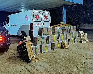 Ambulância é flagrada transportando maconha em Água Clara