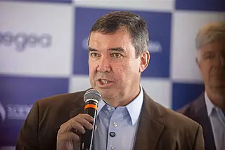 Riedel promete ordem de serviço para MS-135 ainda em 2026