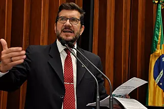 Kemp questiona seleção de empresas terceirizadas para novo emplacamento no Estado