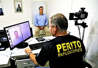 Demanda recorde por identidade expõe impasse entre municípios e gestão estadual