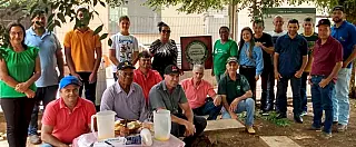 Produtores de Vicentina conhecem agroindústria de frutas no Assentamento Santa Terezinha, em Itaporã