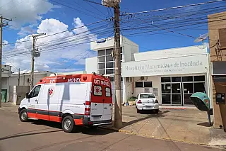 Homem agride servidores e faz ameaças dentro de hospital em Inocência