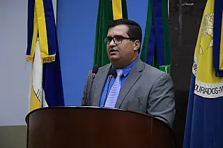 Vereador que defendeu renovação de contrato da Sanesul ganha cargo com salário de R$ 18 mil