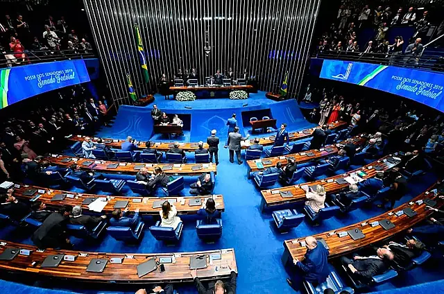 Bancada de MS vota a favor e Senado aprova fim da escala 6x1