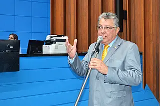 Evander solicita à Secretaria de Educação plano de capacitação em pós-graduação a docentes