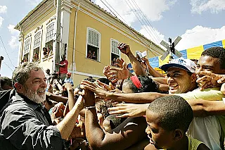 Condenado e prestes a ser preso, Lula ainda mantém a liderança