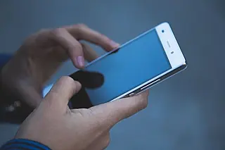 Mulher tem prejuízo após cair em golpe de venda de celular pela internet